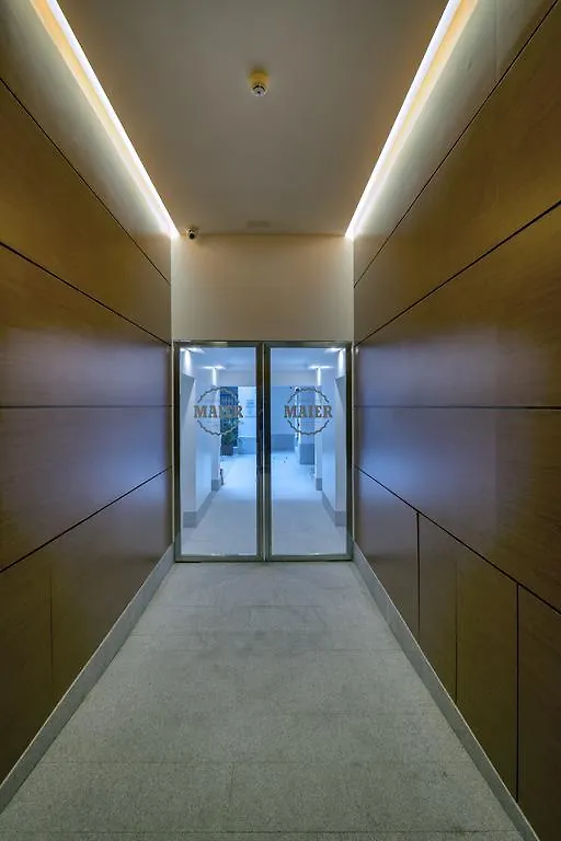 Apartamentos Maier Cádis